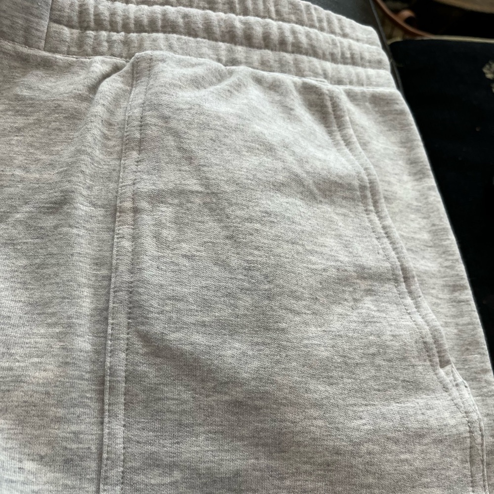 Quince, NWT, light gray sweat pants. All season perfect.
